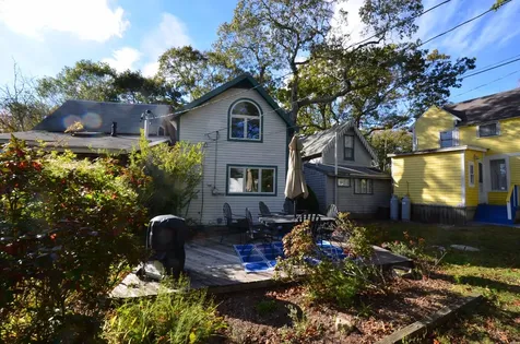 8 Rural Circle Oak Bluffs MA 02557