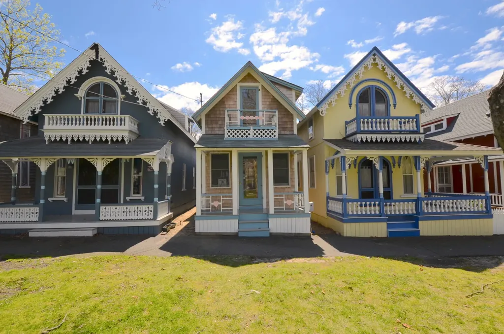 76 Trinity Park Oak Bluffs MA 02557