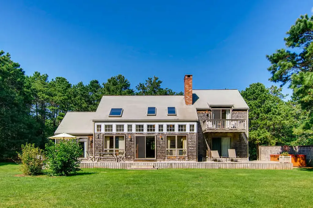 20 Leona Lane West Tisbury MA 02575