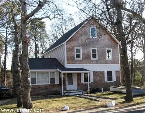 220 County Road Oak Bluffs MA 02557