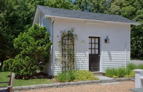 108 William Street Vineyard Haven MA 02568
