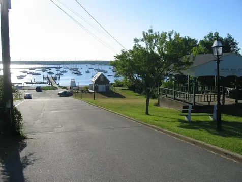 108 William Street Vineyard Haven MA 02568