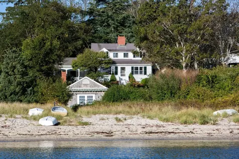 111 Main Street Vineyard Haven MA 02568