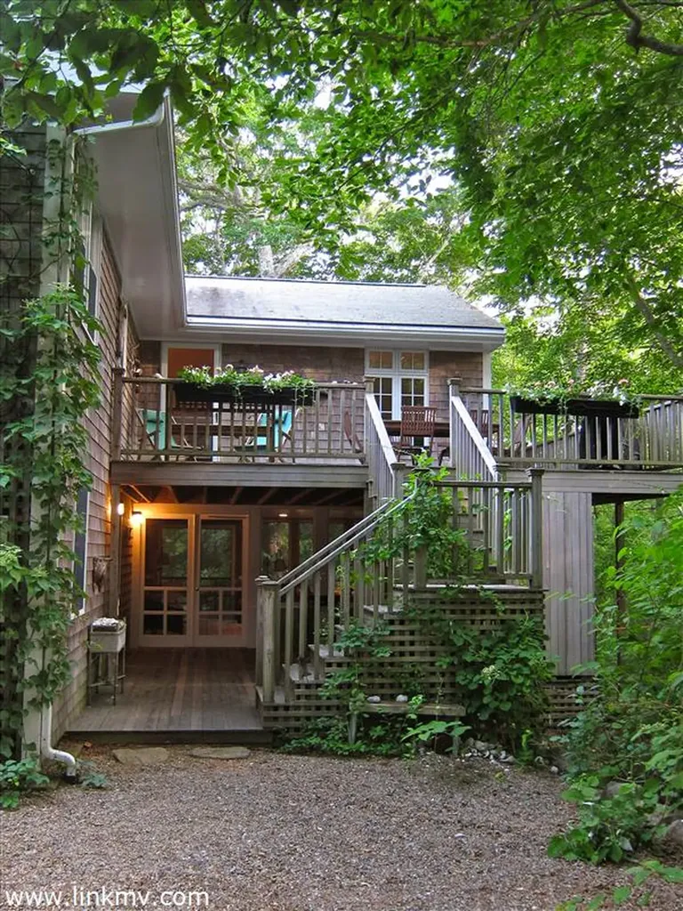 9 Old House Road West Tisbury MA 02575