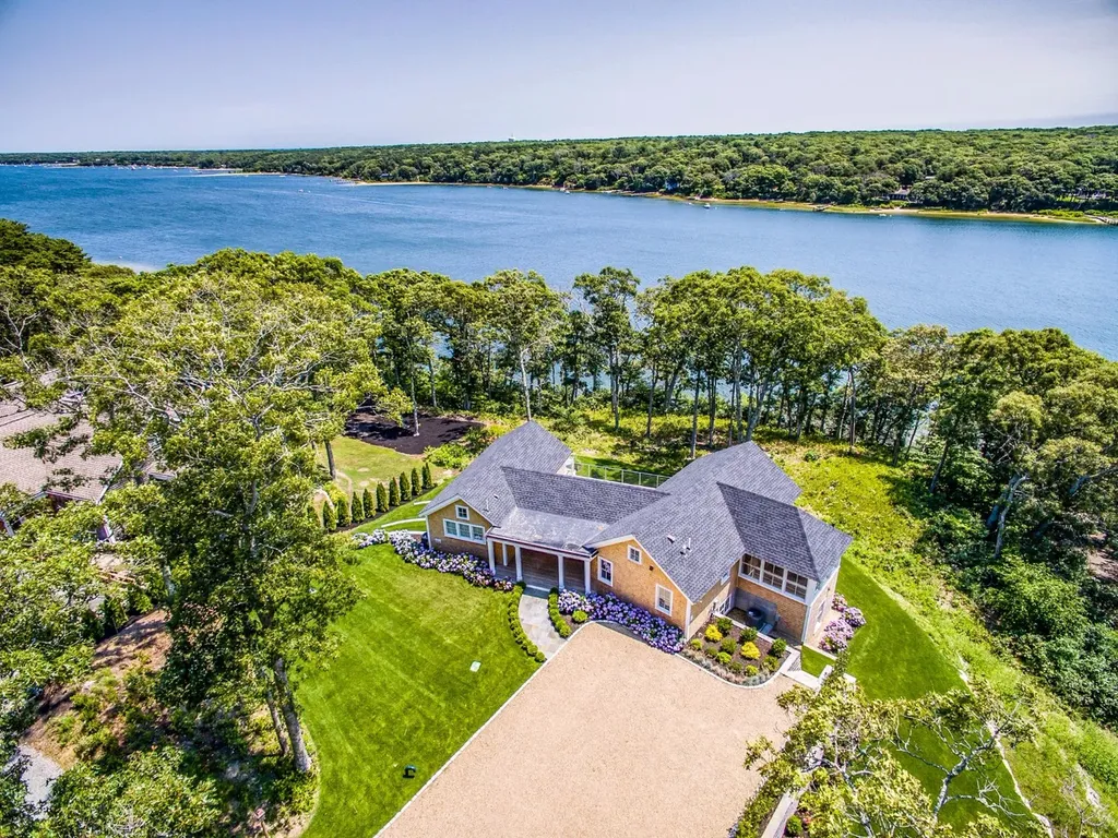 40 Cronig Avenue Vineyard Haven MA 02568