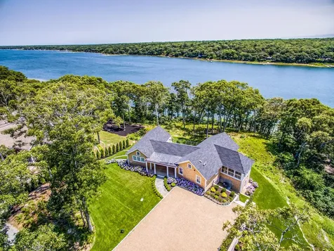 40 Cronig Avenue Vineyard Haven MA 02568