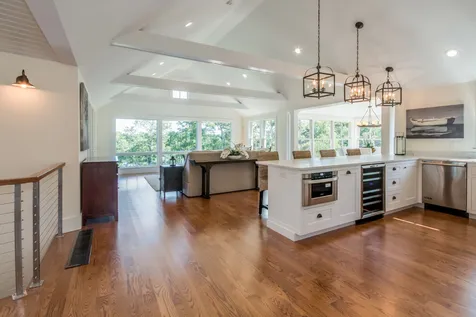 40 Cronig Avenue Vineyard Haven MA 02568