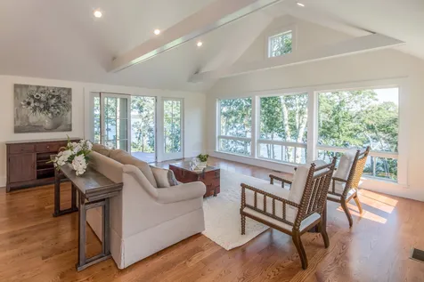 40 Cronig Avenue Vineyard Haven MA 02568