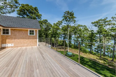 40 Cronig Avenue Vineyard Haven MA 02568
