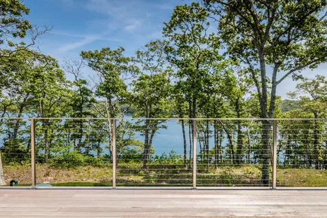 40 Cronig Avenue Vineyard Haven MA 02568