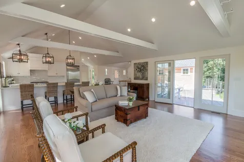 40 Cronig Avenue Vineyard Haven MA 02568