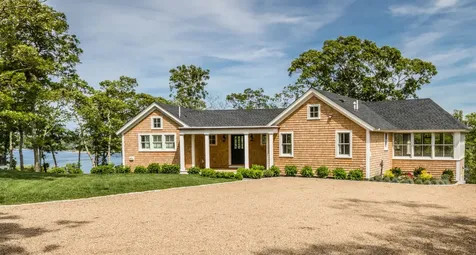 40 Cronig Avenue Vineyard Haven MA 02568