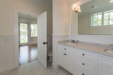 40 Cronig Avenue Vineyard Haven MA 02568