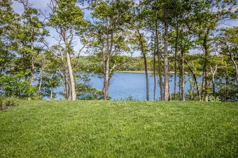 40 Cronig Avenue Vineyard Haven MA 02568