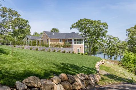 40 Cronig Avenue Vineyard Haven MA 02568