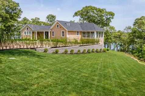 40 Cronig Avenue Vineyard Haven MA 02568