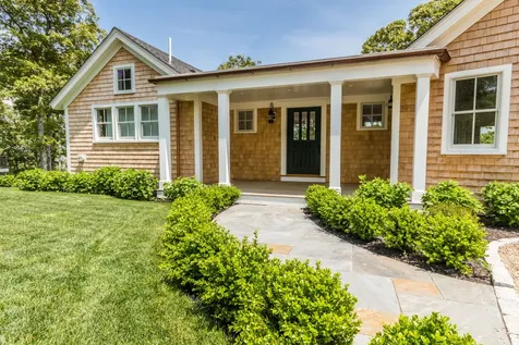 40 Cronig Avenue Vineyard Haven MA 02568