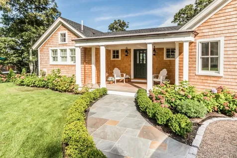 40 Cronig Avenue Vineyard Haven MA 02568