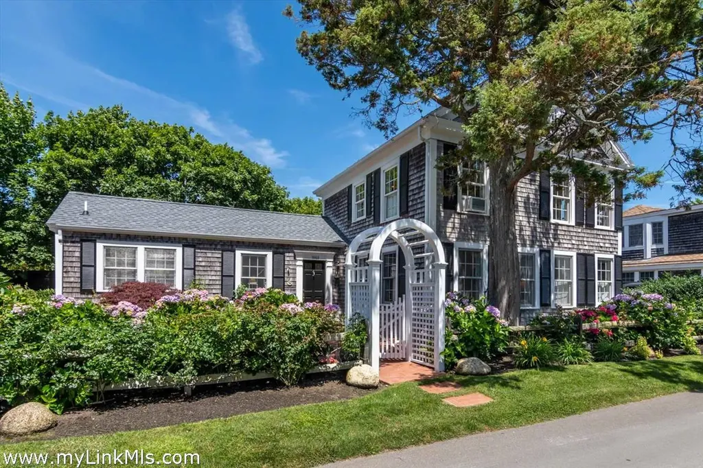 56 North Summer Street Edgartown MA 02539