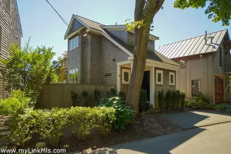 6 Laurel Avenue Oak Bluffs MA 02557