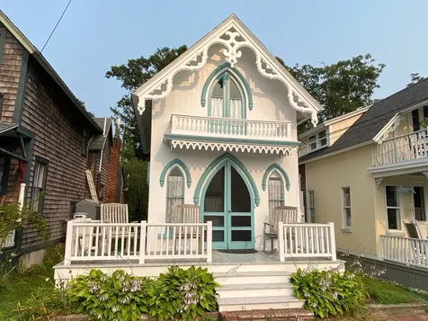 16 Siloam Avenue Oak Bluffs MA 02557