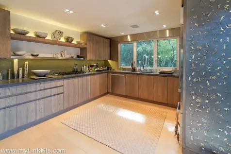 9 Crescent Road Oak Bluffs MA 02557