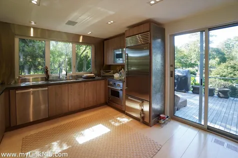 9 Crescent Road Oak Bluffs MA 02557