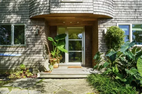 9 Crescent Road Oak Bluffs MA 02557