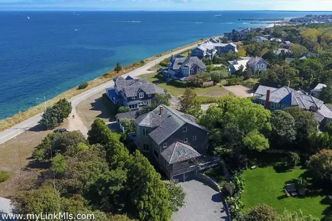 9 Crescent Road Oak Bluffs MA 02557