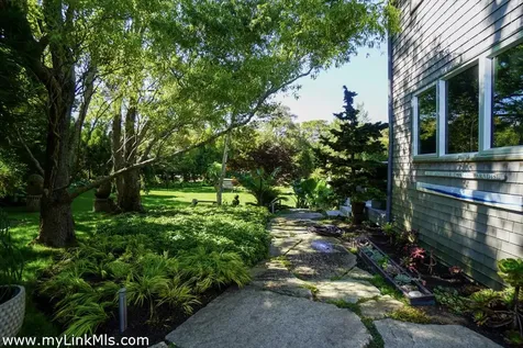 9 Crescent Road Oak Bluffs MA 02557