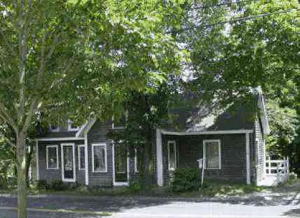 18 State Road Vineyard Haven MA 02568