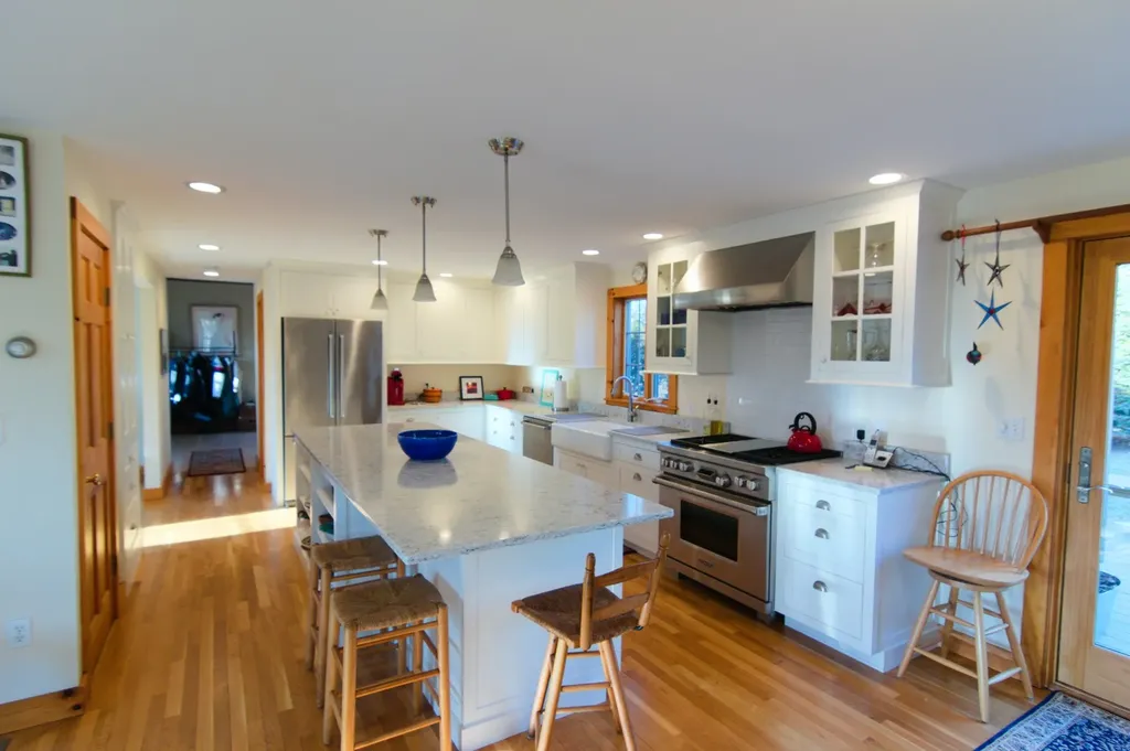 17 Old Coach Road West Tisbury MA 02575