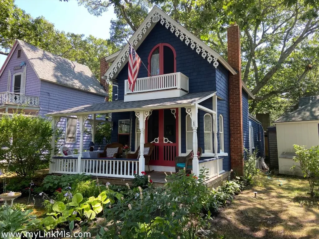 1 Cottage Park Oak Bluffs MA 02557