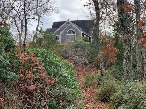 26 Cronig Avenue Vineyard Haven MA 02568