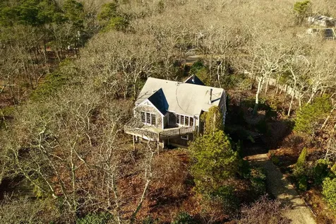 26 Cronig Avenue Vineyard Haven MA 02568