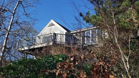 26 Cronig Avenue Vineyard Haven MA 02568