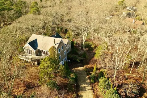 26 Cronig Avenue Vineyard Haven MA 02568
