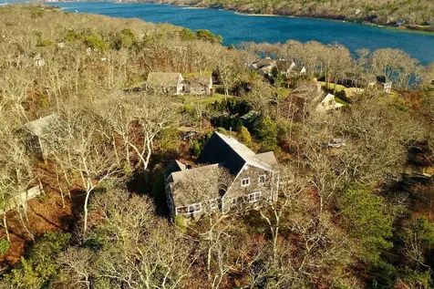 26 Cronig Avenue Vineyard Haven MA 02568
