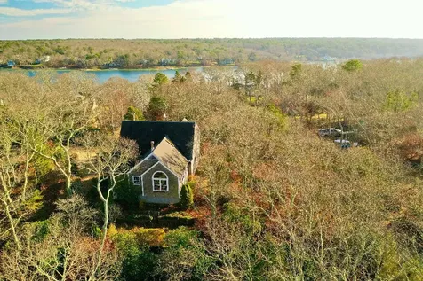 26 Cronig Avenue Vineyard Haven MA 02568