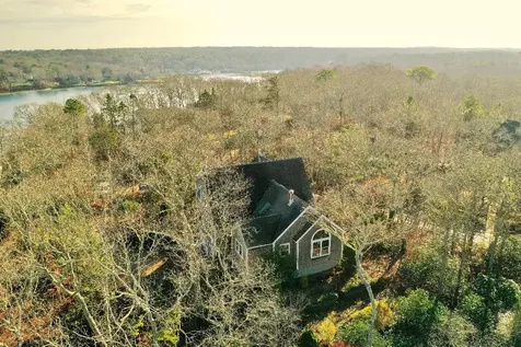 26 Cronig Avenue Vineyard Haven MA 02568