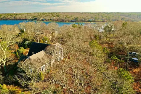 26 Cronig Avenue Vineyard Haven MA 02568