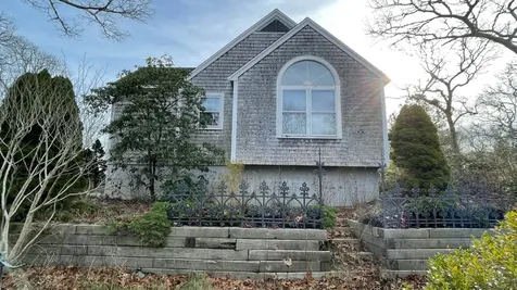 26 Cronig Avenue Vineyard Haven MA 02568