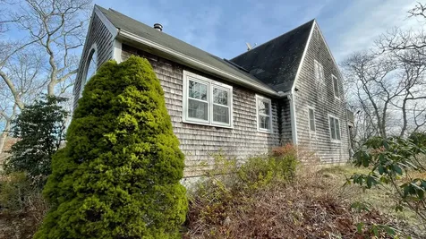 26 Cronig Avenue Vineyard Haven MA 02568