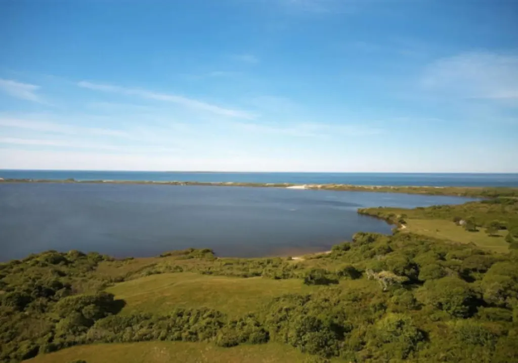 Off Moshup Trail Aquinnah MA 02535