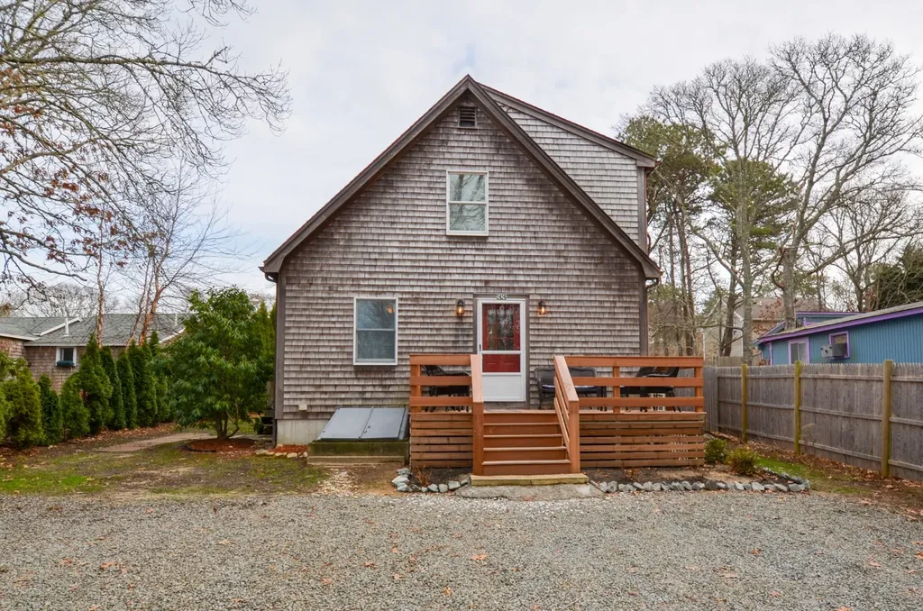 33 Menahan Street Oak Bluffs MA 02557
