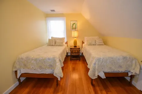 33 Menahan Street Oak Bluffs MA 02557