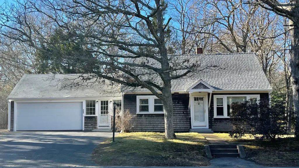 285 Edgartown Road Vineyard Haven MA 02568