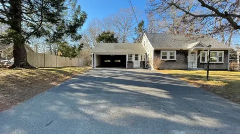 285 Edgartown Road Vineyard Haven MA 02568