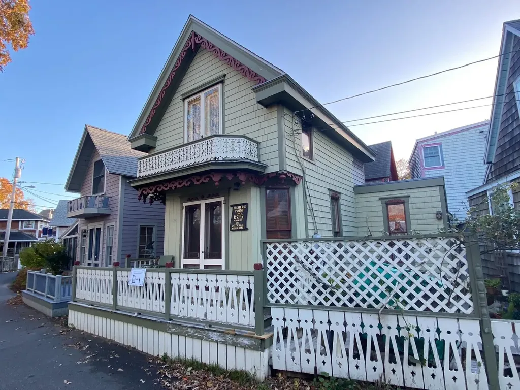 22 Rock Avenue Oak Bluffs MA 02557