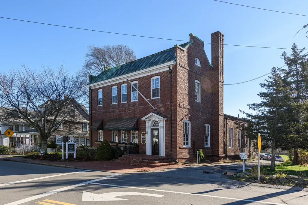 4 State Road Vineyard Haven MA 02568